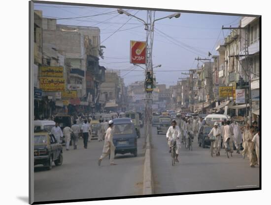 Street Scene, Rajah Bazaar, Rawalpindi, Punjab, Pakistan-David Poole-Mounted Photographic Print