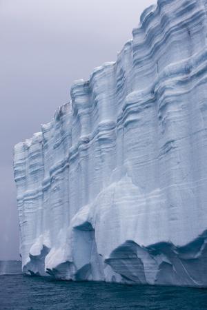 https://imgc.allpostersimages.com/img/posters/striated-face-of-brasvellbreen-glacier-on-nordaustlandet_u-L-PZNG1X0.jpg?artPerspective=n