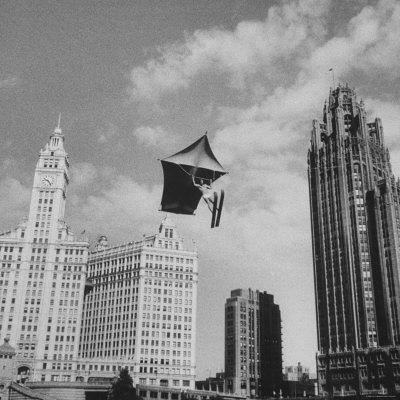 'Stunt Man Jack Wylie KiteFlighting over the Chicago River