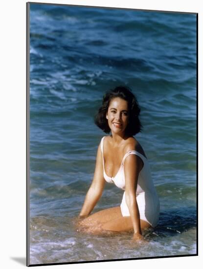 Suddenly Last Summer 1959 Directed by Joseph L. Mankiewicz Elizabeth Taylor-null-Mounted Photo