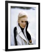 Sueurs Froides VERTIGO by AlfredHitchcock with J Kim Novak, 1958 (photo)-null-Framed Photo