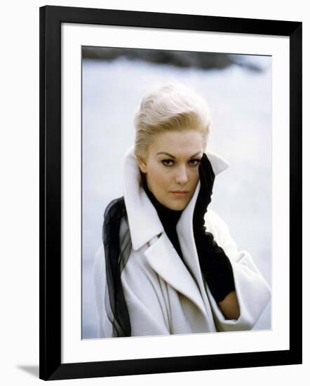 Sueurs Froides VERTIGO by AlfredHitchcock with J Kim Novak, 1958 (photo)-null-Framed Photo