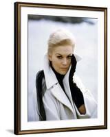 Sueurs Froides VERTIGO by AlfredHitchcock with J Kim Novak, 1958 (photo)-null-Framed Photo