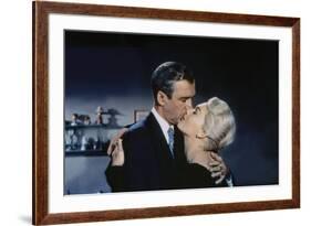 Sueurs Froides VERTIGO by AlfredHitchcock with James Stewart and Kim Novak, 1958 (photo)-null-Framed Photo