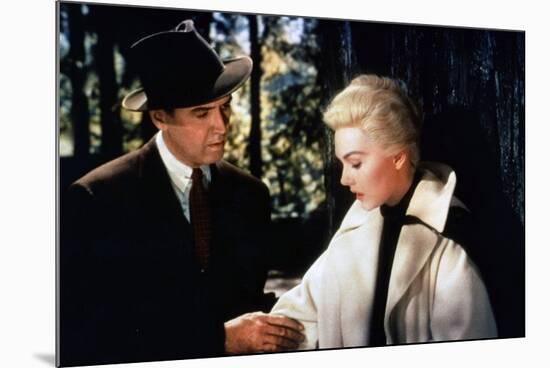 Sueurs Froides VERTIGO by AlfredHitchcock with James Stewart and Kim Novak, 1958 (photo)-null-Mounted Photo