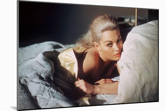 Sueurs Froides VERTIGO by AlfredHitchcock with Kim Novak, 1958 (photo)-null-Mounted Photo