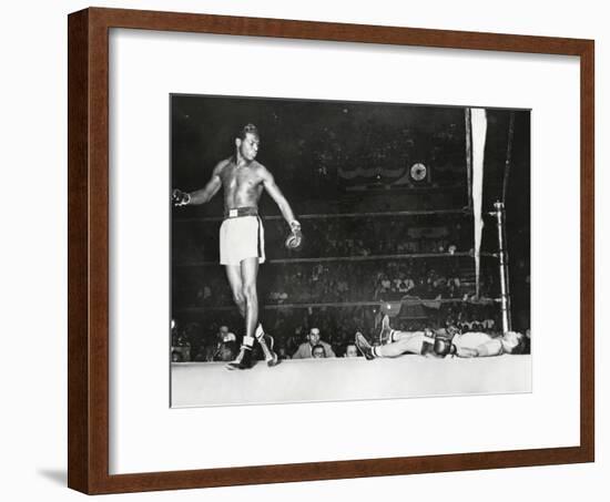 Sugar Ray Robinson, Knocked Out Filipino Flashy Sebastian in the First Round-null-Framed Photo