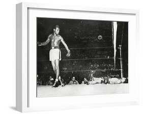 Sugar Ray Robinson, Knocked Out Filipino Flashy Sebastian in the First Round-null-Framed Photo