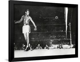 Sugar Ray Robinson, Knocked Out Filipino Flashy Sebastian in the First Round-null-Framed Photo