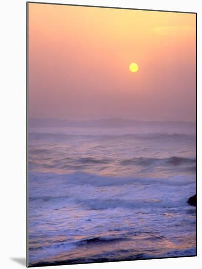 Sun Setting over the Pacific Ocean, Oregon, USA-Jaynes Gallery-Mounted Photographic Print