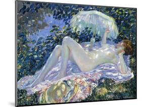 Sunbathing, C.1913-Frederick Carl Frieseke-Mounted Giclee Print