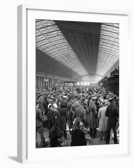 Sunday Afternoon Crowd of Passenger Waiting For Trains at Union Station-Alfred Eisenstaedt-Framed Photographic Print