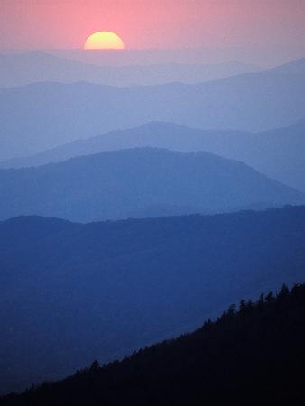 https://imgc.allpostersimages.com/img/posters/sunrise-appalachian-mountains-great-smoky-mountains-national-park-north-carolina-usa_u-L-P3XIW70.jpg?artPerspective=n