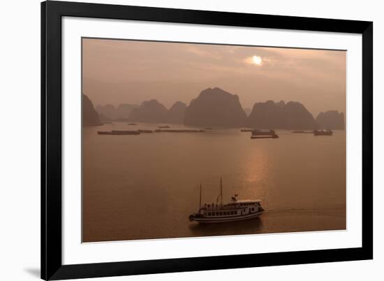 Sunrise at Halong Bay, UNESCO World Heritage Site, Vietnam, Indochina, Southeast Asia, Asia-Rolf Richardson-Framed Photographic Print