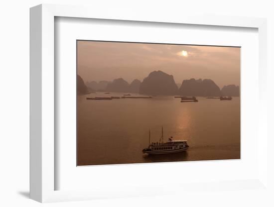 Sunrise at Halong Bay, UNESCO World Heritage Site, Vietnam, Indochina, Southeast Asia, Asia-Rolf Richardson-Framed Photographic Print