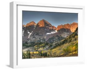 Sunrise at the Maroon-Bells in Colorado's Maroon Bells-Snowmass Wilderness Area-Kyle Hammons-Framed Photographic Print