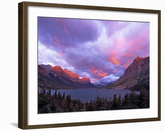 Sunrise over Wild Goose Island, Glacier National Park, Montana, USA-Chuck Haney-Framed Photographic Print