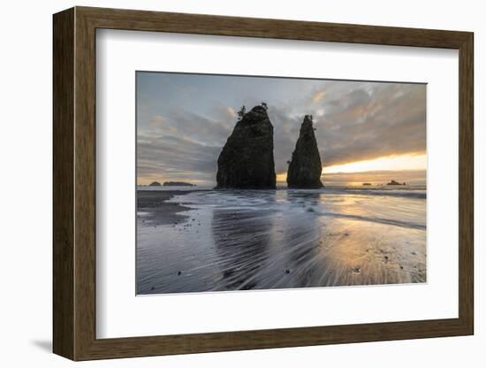 Sunset at Rialto Beach, La Push, Clallam county, Washington State-francesco vaninetti-Framed Photographic Print