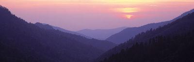https://imgc.allpostersimages.com/img/posters/sunset-great-smoky-mountains-national-park-tennessee-usa_u-L-OHJSM0.jpg?artPerspective=n