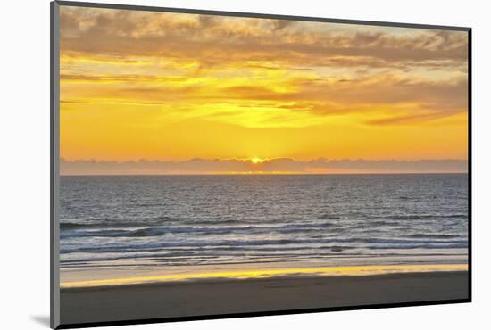 Sunset, Heceta Beach, Oregon Coast, Pacific Ocean, Oregon, USA.-Michel Hersen-Mounted Photographic Print