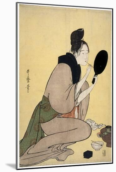 Sur La Beaute : Femme Se Maquilant Les Levres - Bijin-Ga. Girl Applying Makeup to Her Lips Par Utam-Kitagawa Utamaro-Mounted Giclee Print
