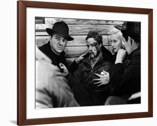 Sur les quais On The Waterfront d' Elia Kazan with Karl Malden, Marlon Brando, Eva Marie Saint, 195-null-Framed Photo