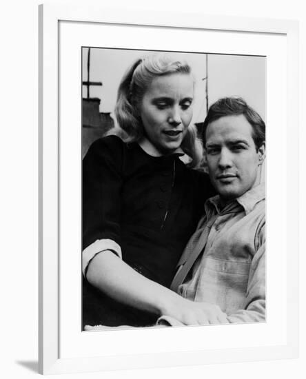 Sur les quais On The Waterfront d' EliaKazan with Eva Marie Saint and Marlon Brando, 1954 Oscar, 19-null-Framed Photo