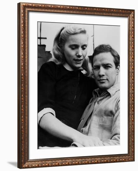 Sur les quais On The Waterfront d' EliaKazan with Eva Marie Saint and Marlon Brando, 1954 Oscar, 19-null-Framed Photo