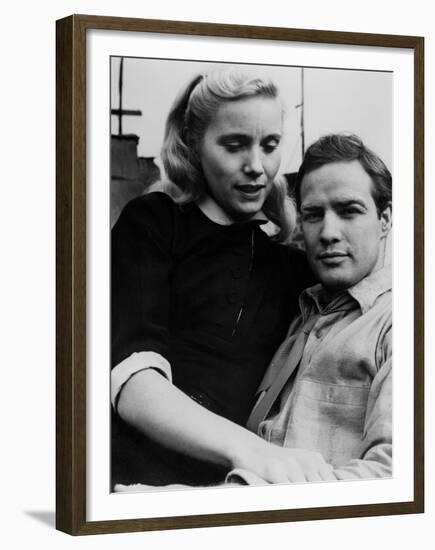 Sur les quais On The Waterfront d' EliaKazan with Eva Marie Saint and Marlon Brando, 1954 Oscar, 19-null-Framed Photo