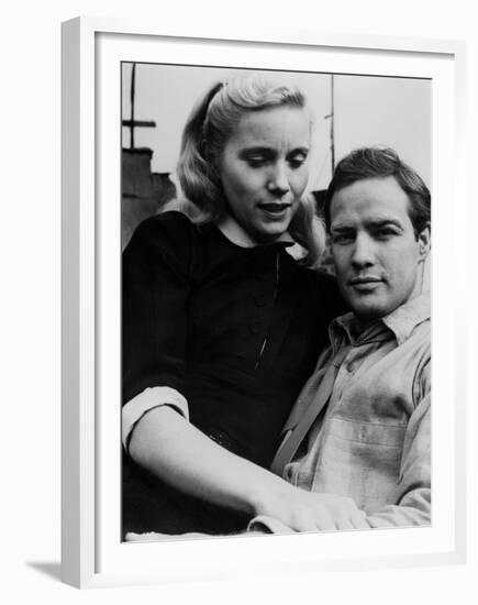 Sur les quais On The Waterfront d' EliaKazan with Eva Marie Saint and Marlon Brando, 1954 Oscar, 19-null-Framed Photo