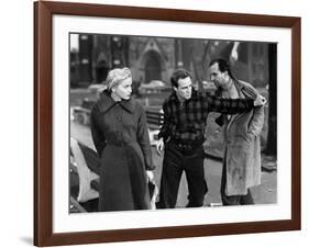 Sur les quais On The Waterfront d' EliaKazan with Marlon Brando and Eva Marie Saint, 1954 (b/w phot-null-Framed Photo