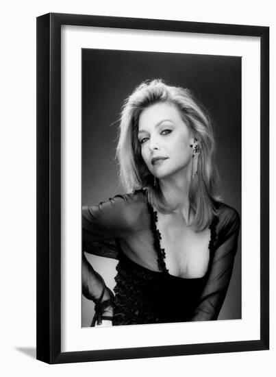 Susie and les Baker Boys THE FABULOUS BAKER BOYS by Steve Kloves with Michelle Pfeiffer, 1989 (b/w-null-Framed Photo