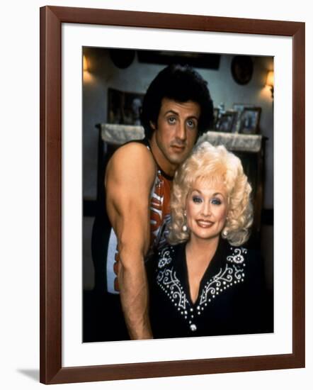 Sylvester Stallone and Dolly Parton RHINESTONE, 1984 directed by BOB CLARK (photo)-null-Framed Photo