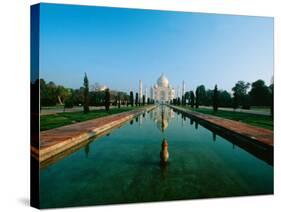 Taj Mahal, Uttar Pradesh, India-Dee Ann Pederson-Stretched Canvas