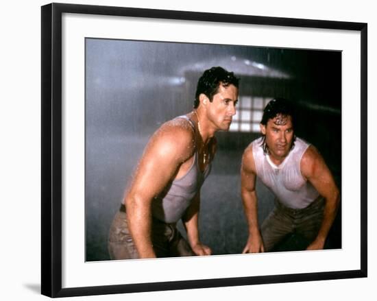 TANGO & CASH, 1989 directed by ANDREY KONCHALOVSKIY Sylvester Stallone and Kurt Russell (photo)-null-Framed Photo