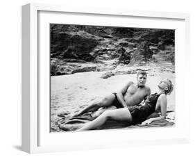 Tant qu'il y aura des hommes From Here to Eternity by FredZinnemann with Burt Lancaster and Deborah-null-Framed Photo