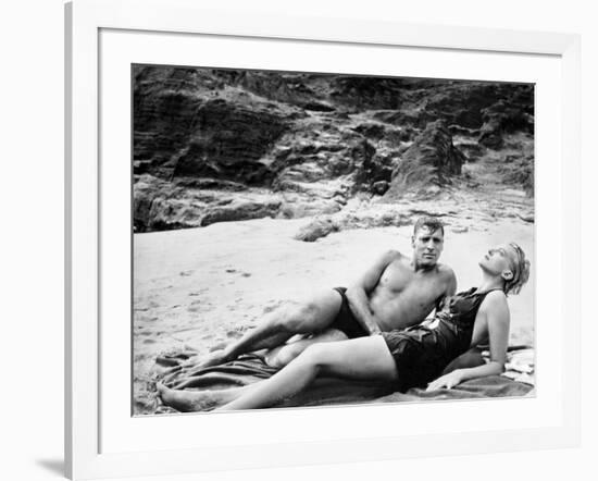 Tant qu'il y aura des hommes From Here to Eternity by FredZinnemann with Burt Lancaster and Deborah-null-Framed Photo