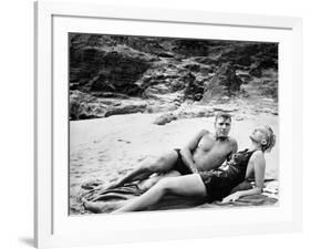 Tant qu'il y aura des hommes From Here to Eternity by FredZinnemann with Burt Lancaster and Deborah-null-Framed Photo