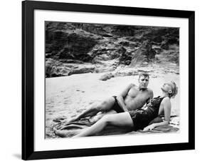 Tant qu'il y aura des hommes From Here to Eternity by FredZinnemann with Burt Lancaster and Deborah-null-Framed Photo