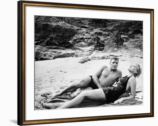 Tant qu'il y aura des hommes From Here to Eternity by FredZinnemann with Burt Lancaster and Deborah-null-Framed Photo