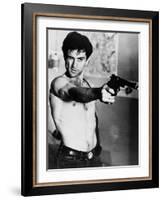 Taxi Driver, Robert De Niro, Directed by Martin Scorsese, 1976-null-Framed Photo