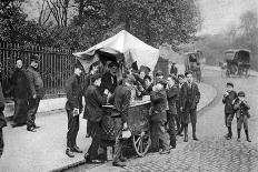 Italian Ice Cream or 'Hoky' Seller, London, Early 1900s, (1926-192)-Taylor-Giclee Print