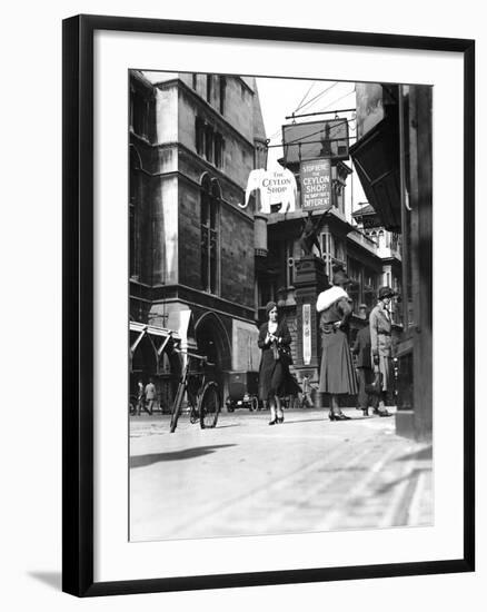 Temple Bar 1930S-null-Framed Photographic Print