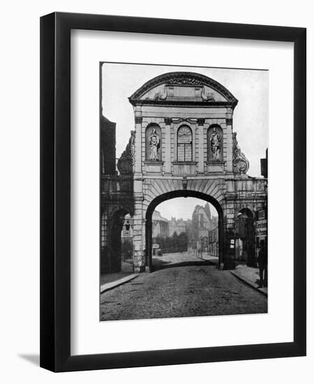 Temple Bar Archway, at the Stand End of Fleet Street, London, 1877-null-Framed Premium Giclee Print