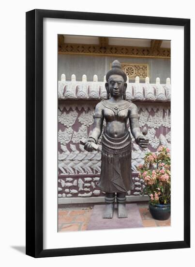 Temple Sculptures at Wat Ounalom Sisowath in Phnom Penh, Cambodia-null-Framed Giclee Print