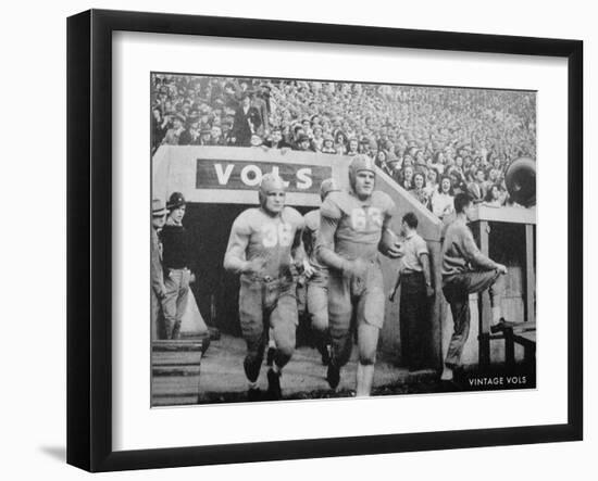 Tennessee Volunteers Football Team-null-Framed Art Print