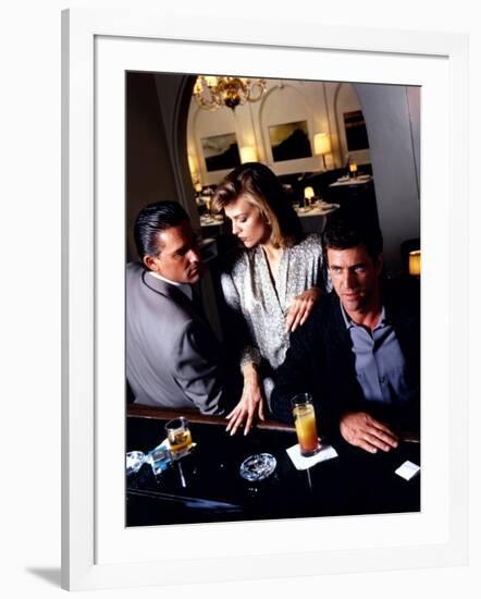 TEQUILA SUNRISE, 1988 directed by ROBERT TOWNE Kurt Russell, Michelle Pfeiffer and Mel Gibson (phot-null-Framed Photo