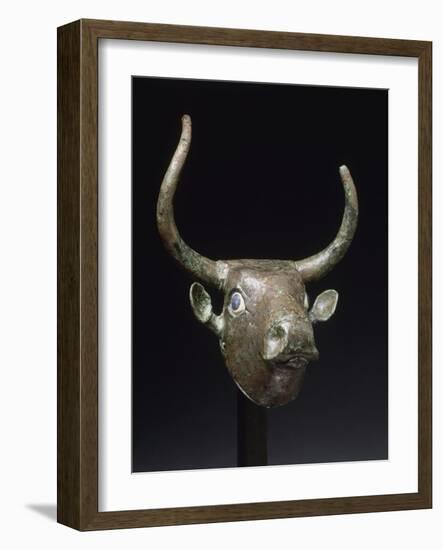 Tête de taureau en cuivre (élément de meuble ou de harpe)-null-Framed Giclee Print