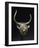 Tête de taureau en cuivre (élément de meuble ou de harpe)-null-Framed Giclee Print