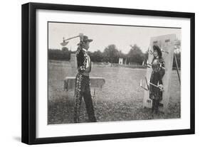 Texas Tex Truppe. Senor Francisco und Senorita Rodriguez. Messerwerfen-null-Framed Giclee Print